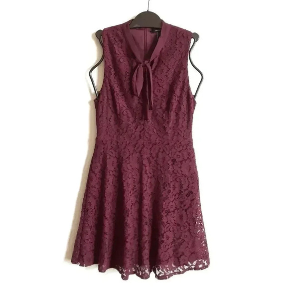 ☀️ Forever 21 lace maroon tie neck dress - Picture 1 of 5